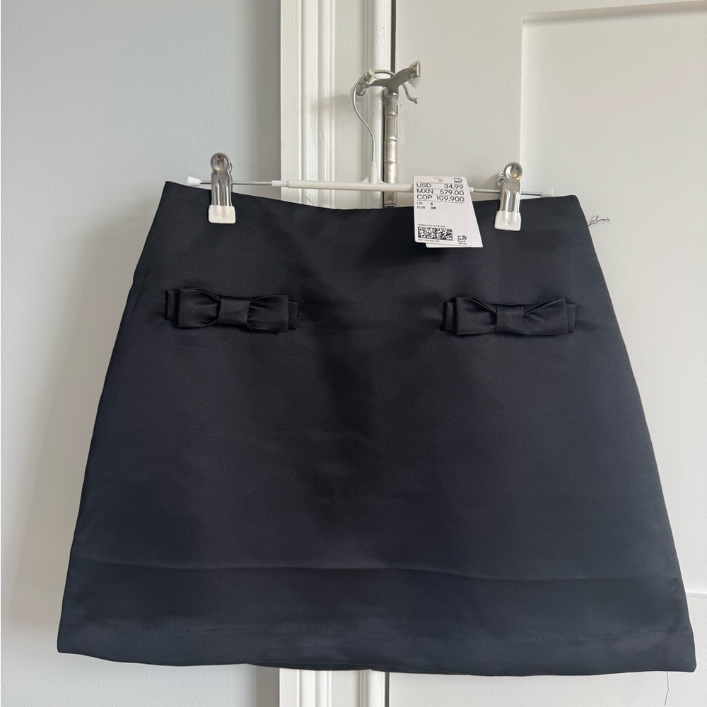H&M Black Mini Skirt with Bow Details